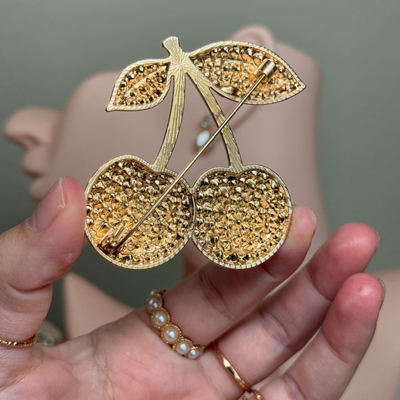 ⚜️🍒 Red Cherry Brooch with Green Leaves 🍃 - Picture 4 of 6